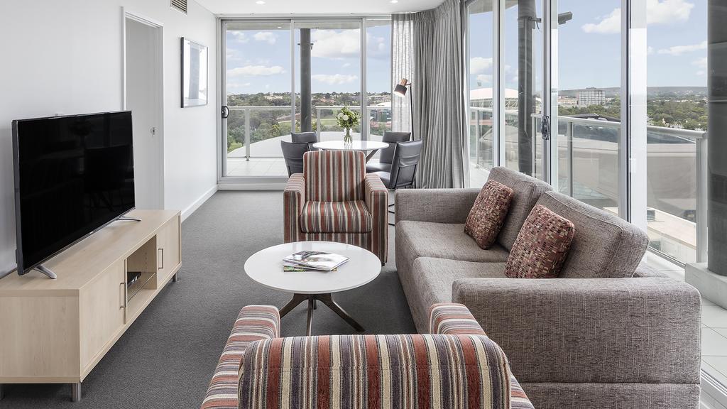 Oaks Adelaide Embassy Suites Εξωτερικό φωτογραφία